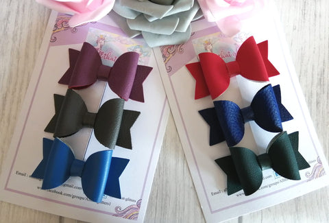 Small leatherette bow